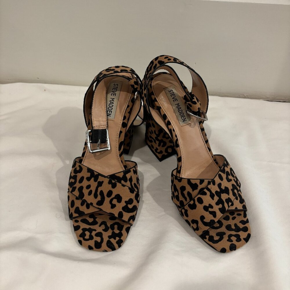 Never Worn Steve Madden Suede Heels
